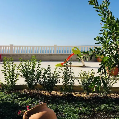 Apartman S Terasom * Dugi Rat